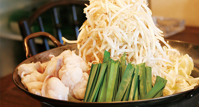 もつ鍋を楽しむ際にはお野菜やお豆腐と一緒に